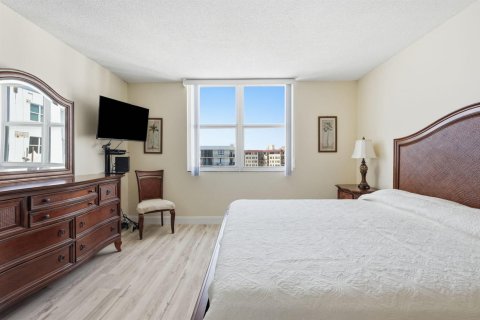 Condo in Palm Beach, Florida, 1 bedroom № 2190674 - photo 12