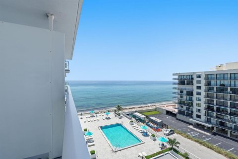 Condo in Palm Beach, Florida, 1 bedroom № 2190674 - photo 22