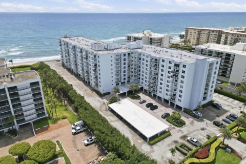 Condo in Palm Beach, Florida, 1 bedroom № 2190674 - photo 26