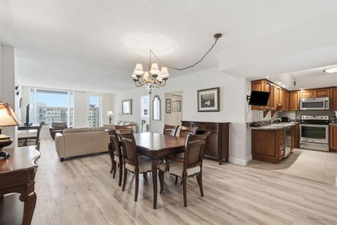 Condo in Palm Beach, Florida, 1 bedroom № 2190674 - photo 4