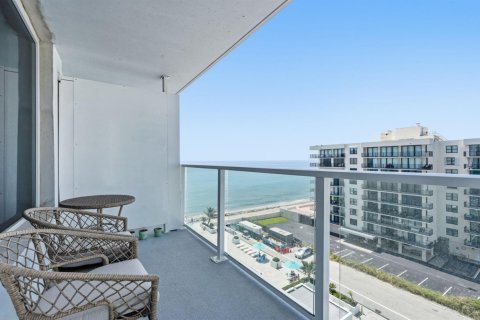 Condo in Palm Beach, Florida, 1 bedroom № 2190674 - photo 21