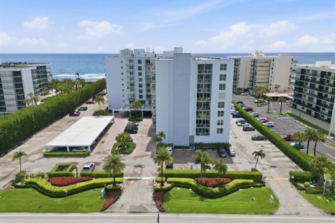 Condo in Palm Beach, Florida, 1 bedroom № 2190674 - photo 25