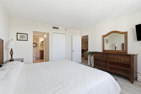 Condo in Palm Beach, Florida, 1 bedroom № 2190674 - photo 9