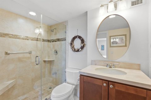 Condo in Palm Beach, Florida, 1 bedroom № 2190674 - photo 13