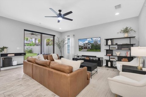 House in Odessa, Florida 5 bedrooms, 309.92 sq.m. № 1835136 - photo 8