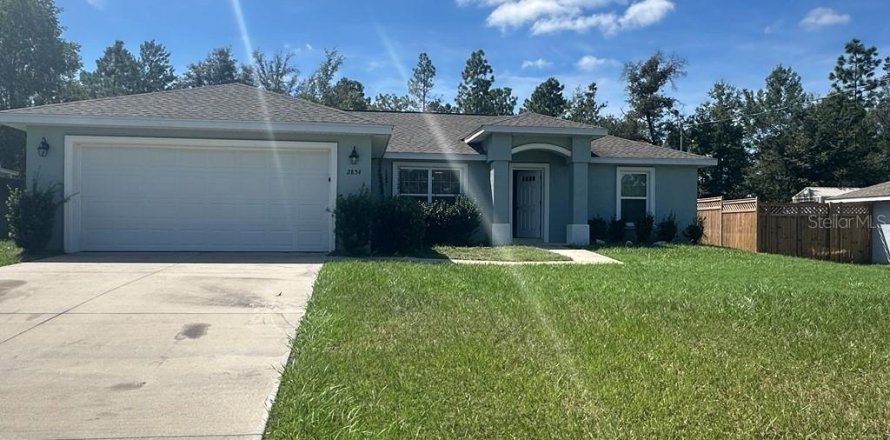 Villa ou maison à Citrus Springs, Floride 3 chambres, 133.78 m2 № 2401145