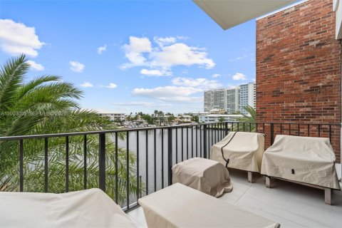 Touwnhouse à louer à Fort Lauderdale, Floride: 2 chambres, 176.89 m2 № 2069094 - photo 12
