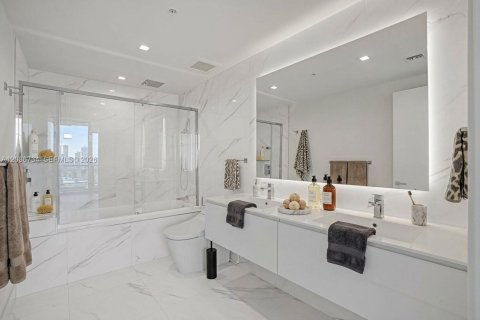 Condo in Hallandale Beach, Florida, 1 bedroom  № 2381492 - photo 8