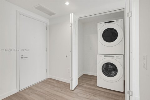 Condo in Hallandale Beach, Florida, 1 bedroom  № 2381492 - photo 10