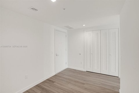 Condo in Hallandale Beach, Florida, 1 bedroom  № 2381492 - photo 11
