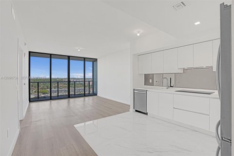 Condo in Hallandale Beach, Florida, 1 bedroom  № 2381492 - photo 4