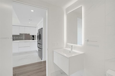 Condo in Hallandale Beach, Florida, 1 bedroom  № 2381492 - photo 5