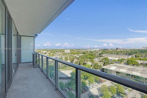 Condo in Hallandale Beach, Florida, 1 bedroom  № 2381492 - photo 17