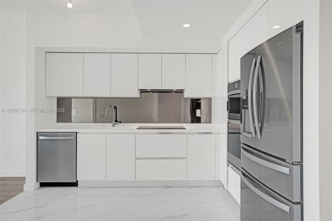 Condo in Hallandale Beach, Florida, 1 bedroom  № 2381492 - photo 3
