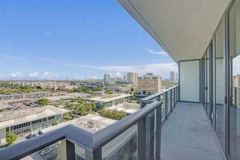 Condo in Hallandale Beach, Florida, 1 bedroom  № 2381492 - photo 15