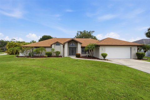 House in Punta Gorda, Florida 3 bedrooms, 204.2 sq.m. № 2098097