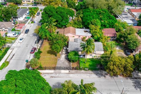 Commercial property in Miami, Florida 138.7 sq.m. № 1947982 - photo 4