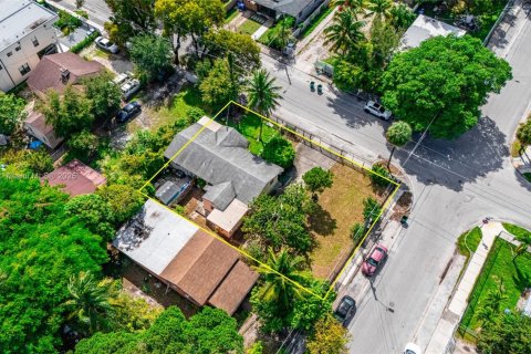 Commercial property in Miami, Florida 138.7 sq.m. № 1947982 - photo 8