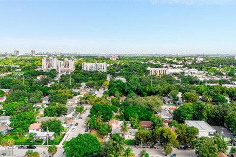 Commercial property in Miami, Florida 138.7 sq.m. № 1947982 - photo 18