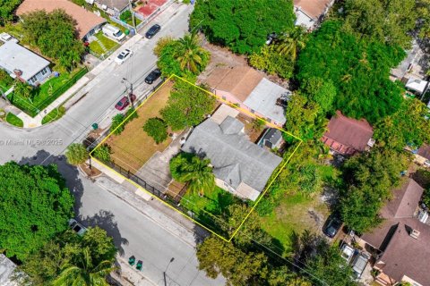 Commercial property in Miami, Florida 138.7 sq.m. № 1947982 - photo 6