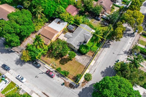 Commercial property in Miami, Florida 138.7 sq.m. № 1947982 - photo 9