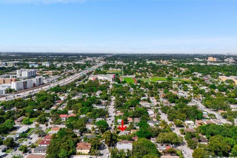 Commercial property in Miami, Florida 138.7 sq.m. № 1947982 - photo 15