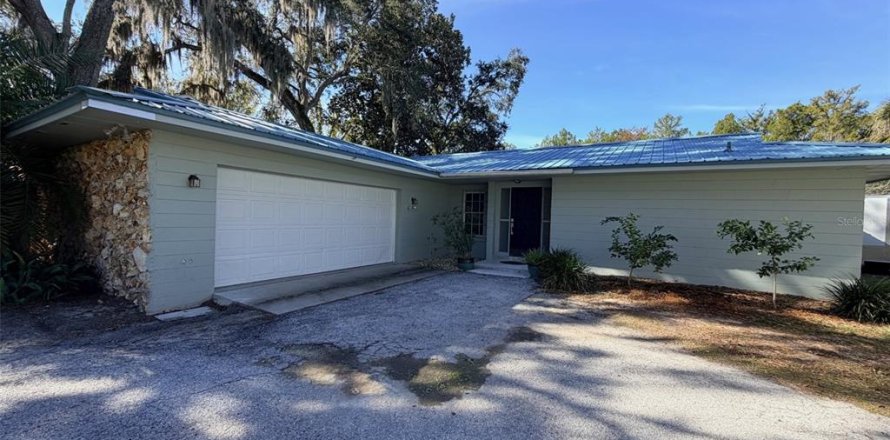 Casa en Yankeetown, Florida 2 dormitorios, 193.79 m2 № 2167335