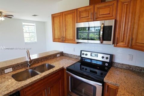 Снять в аренду таунхаус в Плантация, Флорида 4 спальни, 278.71м2, № 2005609 - фото 3