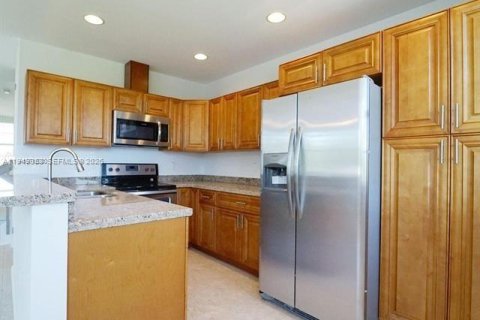 Снять в аренду таунхаус в Плантация, Флорида 4 спальни, 278.71м2, № 2005609 - фото 2