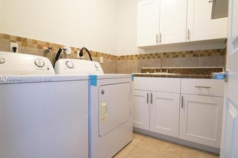 Снять в аренду таунхаус в Плантация, Флорида 4 спальни, 278.71м2, № 2005609 - фото 13