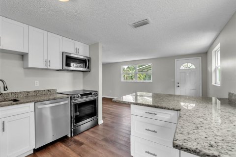 Villa ou maison à vendre à Gibsonton, Floride: 2 chambres, 62.43 m2 № 1900381 - photo 12