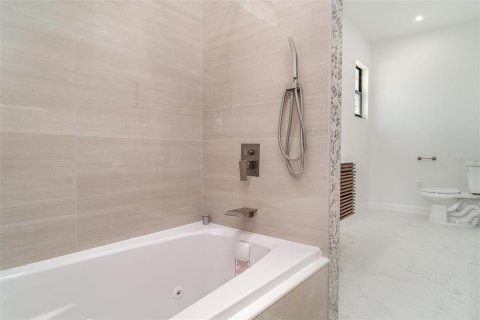 Casa en venta en Sarasota, Florida, 3 dormitorios, 195.09 m2 № 1687032 - foto 28