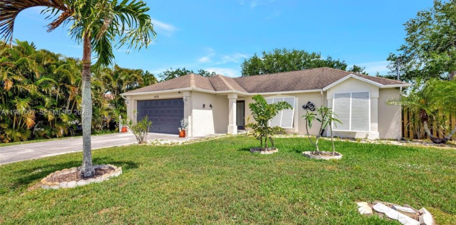 Дом в Порт-Сент-Луси, Флорида 3 спальни, 133.78м2 № 2049164