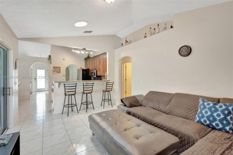 Купить виллу или дом в Порт-Сент-Луси, Флорида 3 спальни, 133.78м2, № 2049164 - фото 12