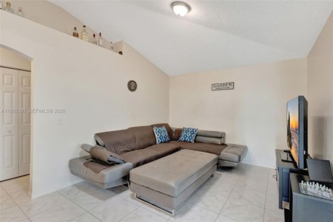 Купить виллу или дом в Порт-Сент-Луси, Флорида 3 спальни, 133.78м2, № 2049164 - фото 10