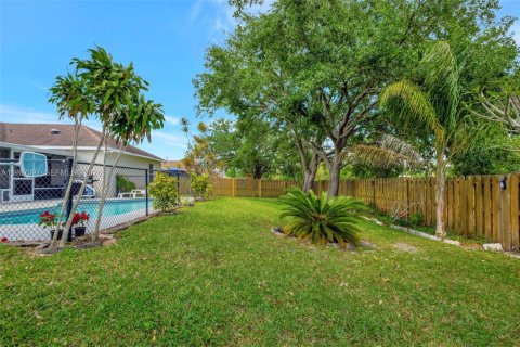 Купить виллу или дом в Порт-Сент-Луси, Флорида 3 спальни, 133.78м2, № 2049164 - фото 17