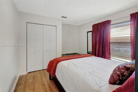 Купить виллу или дом в Порт-Сент-Луси, Флорида 3 спальни, 133.78м2, № 2049164 - фото 30