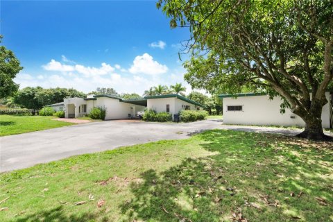 House in Cutler Bay, Florida 3 bedrooms, 158.77 sq.m. № 1977416 - photo 12