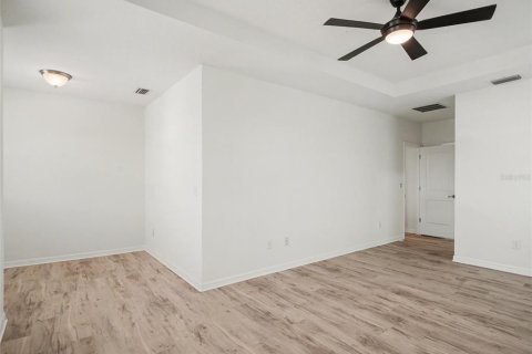 House in Apollo Beach, Florida 4 bedrooms, 251.39 sq.m. № 2141097 - photo 17