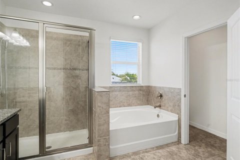 House in Apollo Beach, Florida 4 bedrooms, 251.39 sq.m. № 2141097 - photo 15