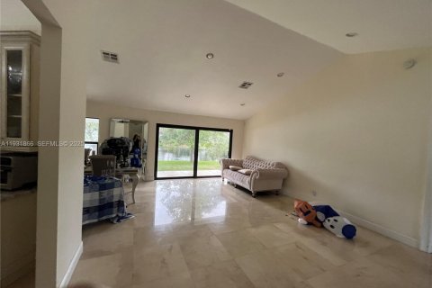 Купить виллу или дом в Купер-Сити, Флорида 4 спальни, 230.4м2, № 1992873 - фото 6