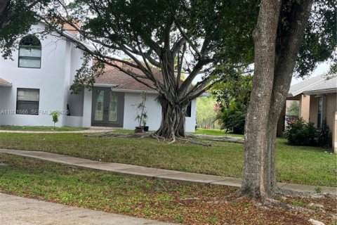 Купить виллу или дом в Купер-Сити, Флорида 4 спальни, 230.4м2, № 1992873 - фото 24