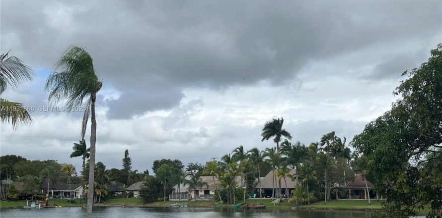 Дом в Купер-Сити, Флорида 4 спальни, 230.4м2 № 1992873