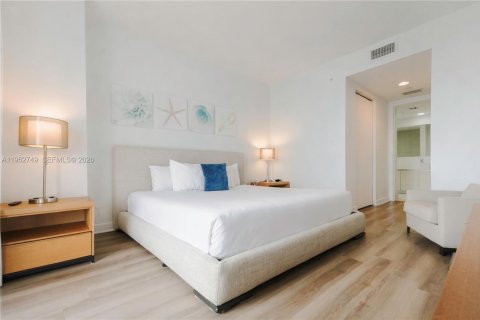 Condominio en venta en Hallandale Beach, Florida, 2 dormitorios, 94.76 m2 № 2017701 - foto 9