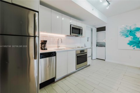 Condominio en venta en Hallandale Beach, Florida, 2 dormitorios, 94.76 m2 № 2017701 - foto 3