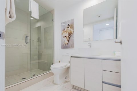 Condominio en venta en Hallandale Beach, Florida, 2 dormitorios, 94.76 m2 № 2017701 - foto 11