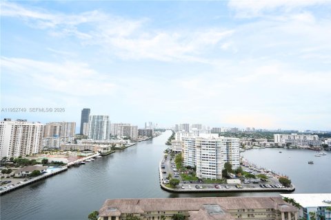 Condominio en venta en Hallandale Beach, Florida, 2 dormitorios, 94.76 m2 № 2017701 - foto 16