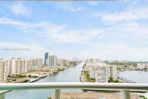 Condominio en venta en Hallandale Beach, Florida, 2 dormitorios, 94.76 m2 № 2017701 - foto 23