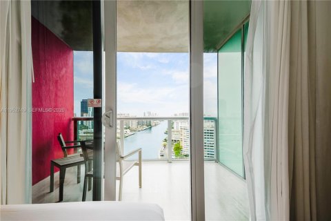 Condominio en venta en Hallandale Beach, Florida, 2 dormitorios, 94.76 m2 № 2017701 - foto 13