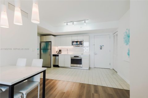 Condominio en venta en Hallandale Beach, Florida, 2 dormitorios, 94.76 m2 № 2017701 - foto 5